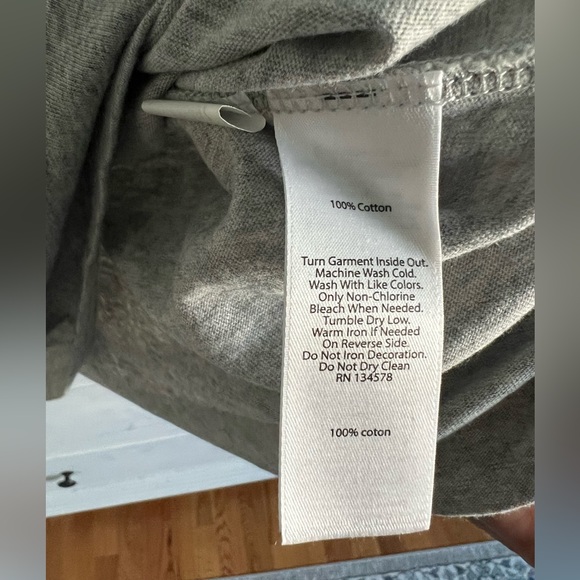 VINEYARD VINES Happy New Year Womens long sleeve graphic tshirt, size XS, NWT - Picture 7 of 7